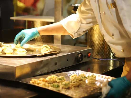 universal_trolley_nagamaro